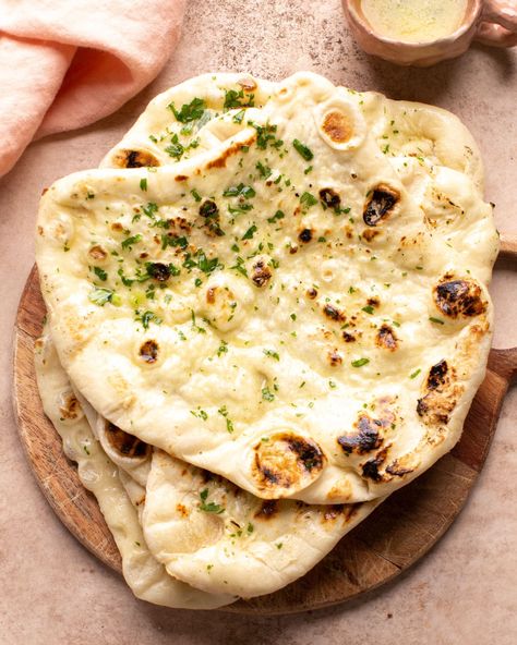 Butter Naan Recipe, Pane Naan, Butter Naan, Chapati Recipes, Flat Breads, Naan Recipe, Naan Bread, Recipe Steps, Bread Recipes Homemade