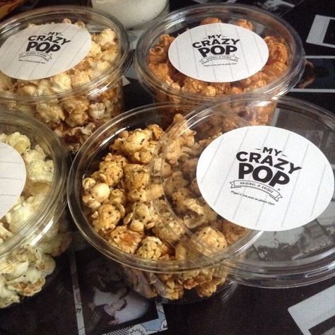 Popcorn Packaging Ideas, Popcorn Business, Popcorn Packaging, Breakfast In A Jar, Baking Packaging, Dessert Packaging, Flavored Popcorn, Cake Packaging, Gourmet Popcorn