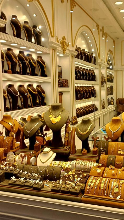 Gold Store Design, Gold Shop Design, Luxury Jewelry Shop, Jewelry Store Displays, Jewelry Store Interior, Boutique Designs, Jewellery Studio, Jewelry Store Design, Gold Everything