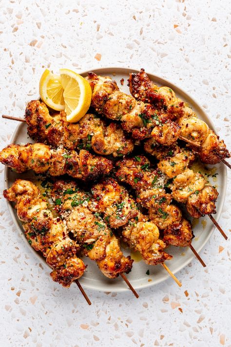 Garlic Parmesan Chicken Skewers - Fed & Fit Garlic Parmesan Chicken Skewers 12 Tomatoes, Grilled Dinners For Two, Chicken Parm Skewers, Garlic Parm Skewers, Spicy Garlic Parmesan Chicken Skewers, Garlic Parmesan Skewers, Garlic Parm Chicken Skewers, Parmesan Butter Sauce, Chicken Skewers Grilled