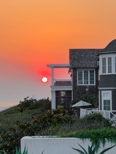 Cape Cod Sunset, South Yarmouth Cape Cod, Cape Cod Aesthetic House, Old Cape Cod Aesthetic, Hamptons House Aesthetic, Cape Cod Summer Aesthetic, New England Summer Aesthetic, Nantucket Vibes, Book Retreat