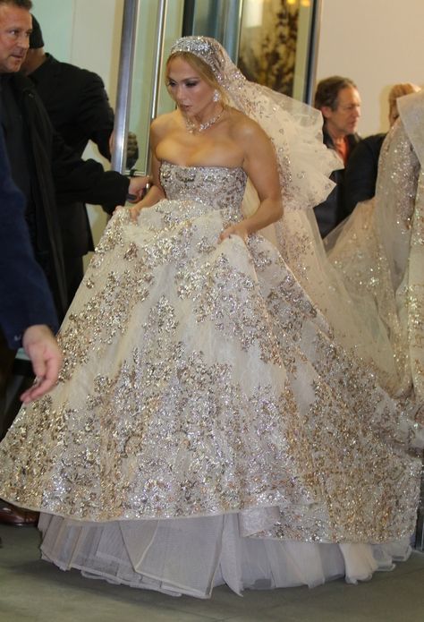 Jennifer Lopez Wedding Dress, Jennifer Lopez Wedding, Extravagant Wedding Dress, Wedding Dresses Zuhair Murad, Extravagant Wedding, Wedding Movies, Kelly Ripa, Couture Wedding Gowns, Weddings By Color