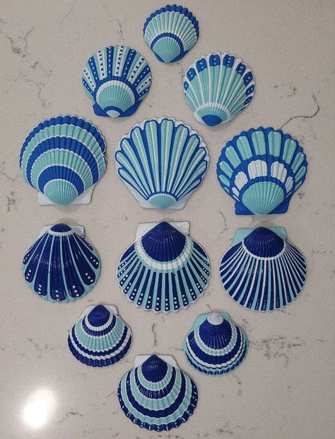 Jersey Shore Shells | A Wave of Blue!!! Boom Kunst, Seashell Art Diy, Beach Themed Crafts, Art Coquillage, Oyster Shell Crafts, Seashell Projects, Seashell Painting, Shell Crafts Diy, Ocean Crafts