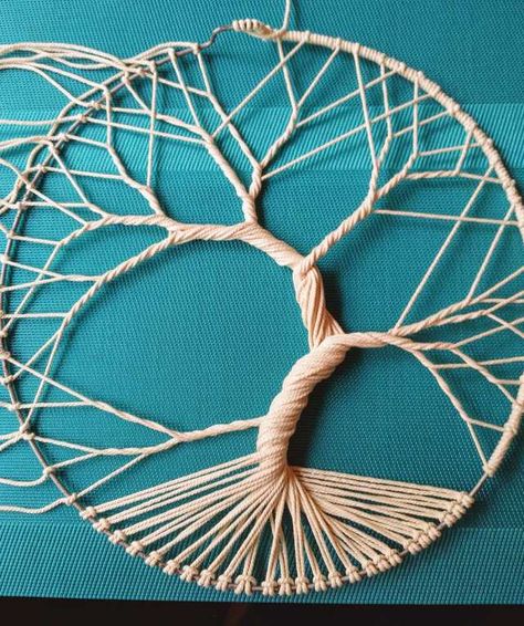 How to make a Tree of Life with rope - Imgur Rope Tree, Tree Of Life Artwork, Atrapasueños Diy, Art Macramé, Rope Macrame, Dream Catcher Tutorial, Dream Catcher Patterns, Dream Catcher Craft, Macrame Wall Hanging Diy