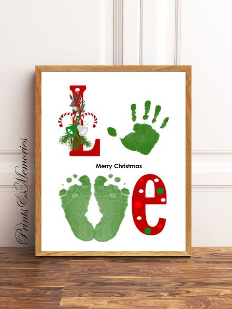 Christmas Handprint Wreath, Kids Christmas Crafts Made Of Paint Feet And Hands Ideas, Christmas Crafts To Do With Toddlers, December Art For Infants, Toddler Parent Christmas Gifts Craft Ideas, Baby Christmas Gifts For Parents, Homemade Christmas Presents For Grandparents, Baby Craft Ideas Christmas, Baby Diy Christmas Ornaments