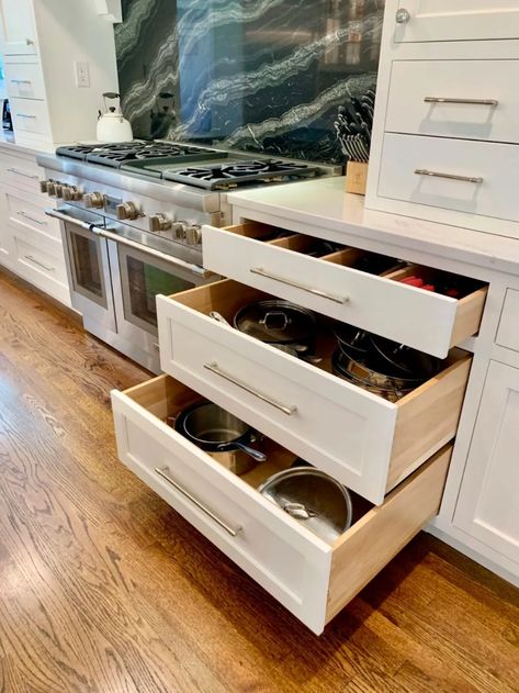 Kitchen Cabinet Layout, Kitchen Base Cabinets, Desain Pantry, Kitchen Cabinet Drawers, Kitchen Drawer Organization, Drawer Design, Kitchen Inspiration Design, Pantry Design, Kitchen Drawers