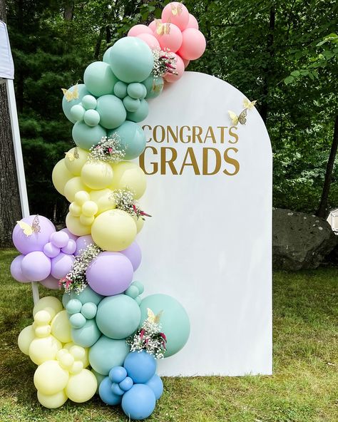 Themed graduation parties that aren’t typical school colors are so much fun and really show off the personality of your graduate! Loving these colors for a butterfly inspired grad party 🦋 Pastel Graduation Party Decorations, Grad Party Color Schemes, Spring Graduation Party, Teacher Graduation Party, Education Major, Graduation Party Planning, Graduating Teacher, Graduation Parties, Graduation Theme