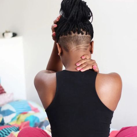 simple undercut design on braided hairstyles Undercut Natural Hair, Undercut Hair Designs, African American Braided Hairstyles, Braids With Shaved Sides, Undercut Styles, Shaved Side Hairstyles, Shaved Hair Designs, African American Braids, Side Hairstyles