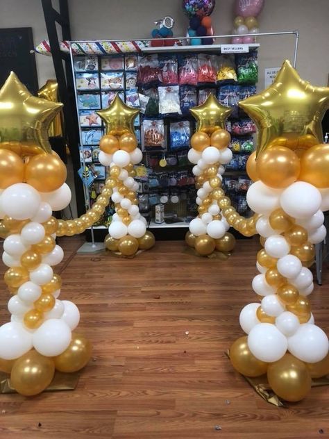 Balloon Pillars, Prom Backdrops, Graduation Party Backdrops, Party Design Ideas, Birthday Decorations At Home, Diy Balloon Decorations, Balloon Stands, Green Balloon, Birthday Balloon Decorations