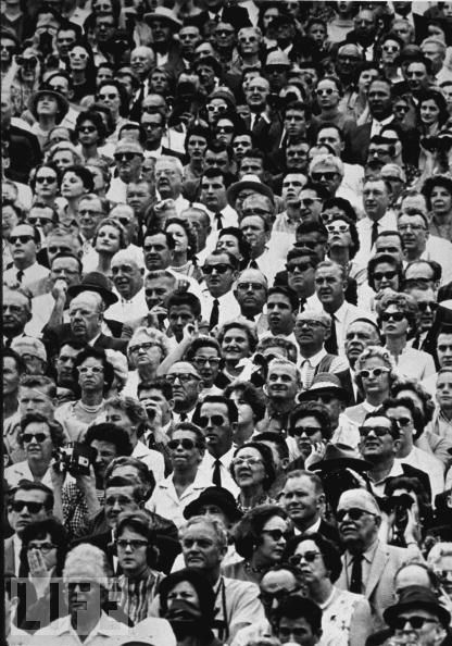 there's just something about crowds of people Crowd Of People Photography, Era Vargas, Crowded Place, Crowds Of People, Cavalleria Rusticana, People Crowd, Collage Kunst, Large Crowd, A Level Art