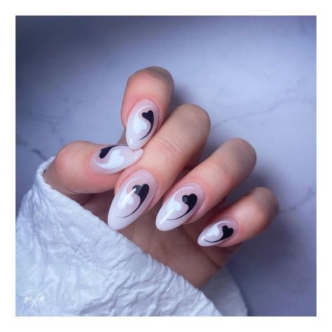 Black And White Heart, White Hearts, Yin And Yang, Heart Nails, Yin Yang, Nail Art, Black And White, Nails, Red