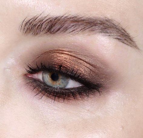 Bronze shadow with liner Katie Jane Hughes, Maquillage On Fleek, Beauty Make-up, Makeup Hacks, Makeup Goals, Eye Make, Eyeshadow Looks, Makeup Kit, Beautiful Makeup