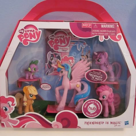 My Little Pony Friendship Is Magic Gift Set Nib. Rare. Retired In 2010. Comes With 4 Ponies, Spike And A Storybook. Girly Nostalgia, Age Reg, Mlp Toys, Mlp Merch, My Little Pony Toys, Magic Gift, Nostalgic Toys, Funny Toys, Demon King Anime