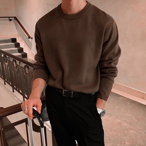 Minimalist Fashion Men, Academia Outfits, Mode Costume, Solid Color Sweater, Men Stylish Dress, Color Sweater, Guys Clothing Styles, Mens Outfit Inspiration, Elegante Casual