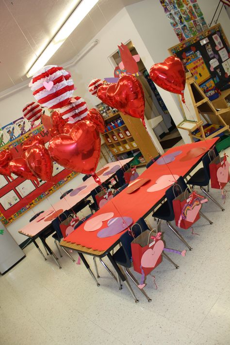 Decorating for preschool Valentine's party. Valentine's Day Party Games For Preschool, Kinder Valentines Party, Valentines Party For Kindergarteners, Daycare Valentine Party Ideas, Valentines Day Crafts For 2nd Grade, Easy Valentines Day Decorations For Kids, Valentines Gift From Student To Parent, Valentines Party School Classroom, Classroom Valentine Decor