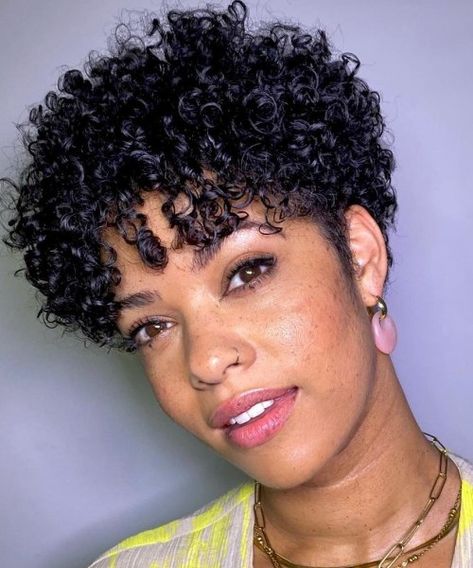 Short Sassy Curly Hairstyles, Short Very Curly Hair, Black Curly Hair Cuts, Short Naturally Curly Haircuts, Curly Hair Shapes Haircuts, 3c Short Curly Hair, 3c Haircut, Afro Shapes, Curly Hair Short Haircut