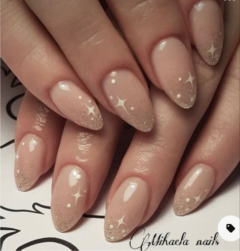 Minimal Star Nail Art, Star Gel Nail Designs, Minimal Sparkle Nails, Oval Star Nails, Nude Nails Bridesmaid, Star Wedding Nails, Holiday Nude Nails, Wedding Nails Stars, Winter Star Nails