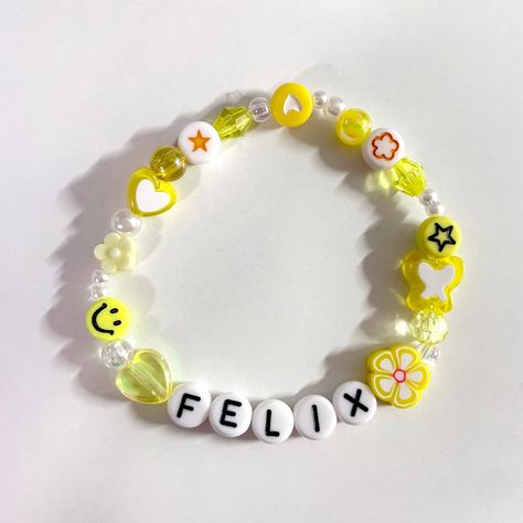 Stray Kids Friendship Bracelet, Stray Kids Bracelet, Kpop Bracelet, Kids Bead Bracelet, Pulseras Kandi, Music Bracelet, Diy Bracelet Designs, Kids Bracelets, Beads Bracelet Design