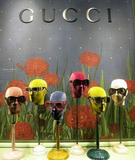 Shades for summer @gucci #vmlife #visualmerchandising #visualmerchandiser #windowdisplay #sunglasses #eyewear #gucci #vmdaily via @vm.crew Eyewear Shop Design, Colette Paris, Eyewear Store Design, Merchandising Retail, Eyewear Display, Retail Space Design, Sunglasses Display, Visual Merchandising Displays, Store Window Displays