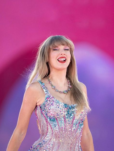 Tyler Swift, Taylor Swift Performing, Eras Tour Lover, Taylor Swift Fotos, Taylor Swift Tour Outfits, Swift Tour, Estilo Taylor Swift, Taylor Swift Cute, Blue Bodysuit