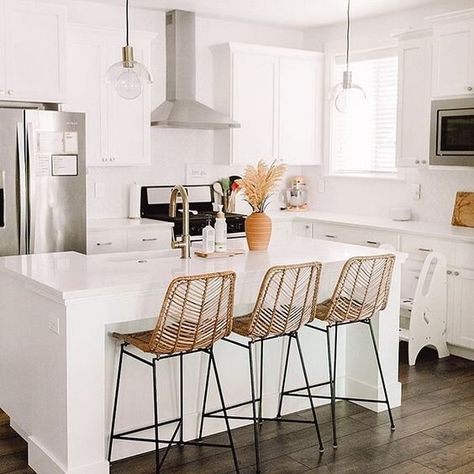 WICKER / RATTAN BAR STOOL COPYCAT — KENDRA FOUND IT White Kitchen Bar Stools, Wicker Bar Stools, Rattan Bar, Rattan Bar Stools, Bar Stools Kitchen Island, Kitchen Island Decor, Stools For Kitchen Island, All White Kitchen, Boho Kitchen