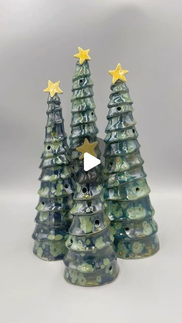 Christmas Pottery Ideas, Christmas Tree Ceramic, Ceramic Snowman, Cork Ideas, Ceramic Tree, Pottery Videos, Christmas Clay, Ceramic Christmas Trees, Christmas Shop