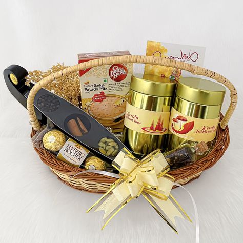 onam gifts and hampers Jackfruit Chips, Kerala Special, Mix Spices, Coffee Hampers, Rocher Chocolate, Onam Festival, Gifts Packaging, Banana Chips, Miniature Bottles