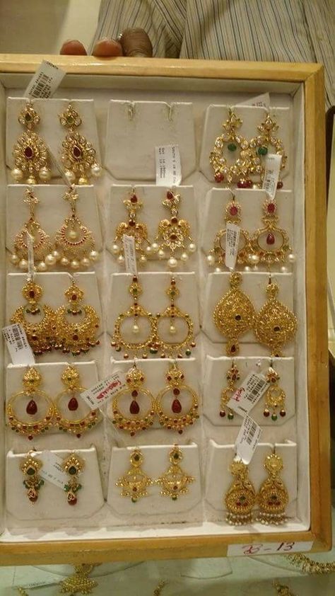 Chand Bali, Gold Jhumka Earrings, Indian Jewelry Earrings, New Gold Jewellery Designs, Gold Earrings Models, Gold Jewelry Simple Necklace, Gold Necklace Indian Bridal Jewelry, Gold Bridal Jewellery Sets, Jewelry Styles