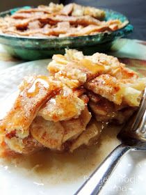 Hot Buttered Rum Apple Pie via thefrugalfoodiemama.com   Sounds fabulous! Boozy Pies, Curriculum Writing, Apple Cheese, Rum Sauce, Buttered Rum, Cake Mug, Hot Buttered Rum, Homemade Apple Pies, Amish Recipes