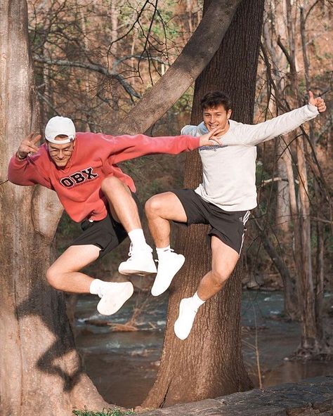 Guy Best Friend Photoshoot, Guy Friends Photoshoot, Friendship Reference Poses, Guy Friend Poses, Male Friendship Aesthetic, Group Of Guy Friends, Bromance Guys Friendship, Male Friends Aesthetic, Male Female Friendship Aesthetic