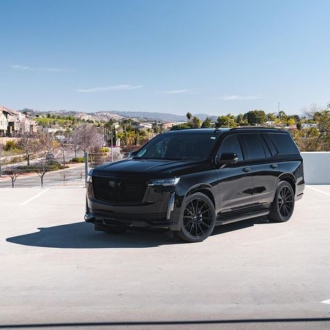 All Black Escalade, Cadallic Car Suv, Black Escalade Cadillac, Cadilac Escaled Black, Amg Truck, Black Cadillac Escalade, Escalade Car, Black Cadillac, Car Facts