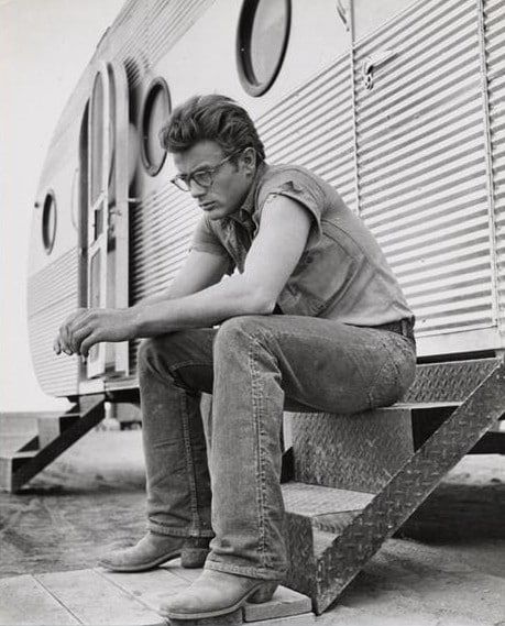 James Dean Photos, Jean Seberg, Art Of Manliness, Vivien Leigh, Marlon Brando, Mens Cowboy Boots, James Dean, American Actors, Best Actor