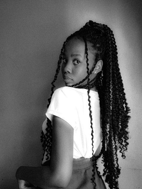 Passion twist for black girl 4 Braids, Passion Twists, Mens Hair, White Picture, The Passion, Black And White Pictures, A Black, Mens Hairstyles, Dreadlocks