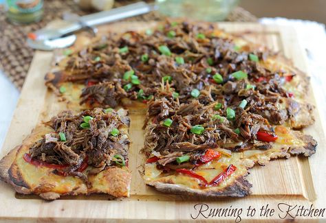 Pioneer Woman's Carnitas Pizza>>carnitas made with beef and pineapple juice instead of pork and orange juice - definitely have to try this!...kg Carnitas Pizza, Paleo Carnitas, Leftover Carnitas, Beef Carnitas, Carnitas Recipe, Paleo Crockpot, Slow Cooked Beef, Good Pizza, A Pizza