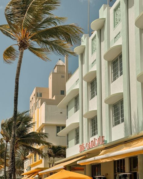 Art Deco Store Interior, Miami Art Deco Aesthetic, Old Miami Aesthetic, South Beach Miami Aesthetic, Miami Background, Miami Art Deco Interior, Miami Beach Aesthetic, Art Deco Architecture Miami, Pastel Art Deco