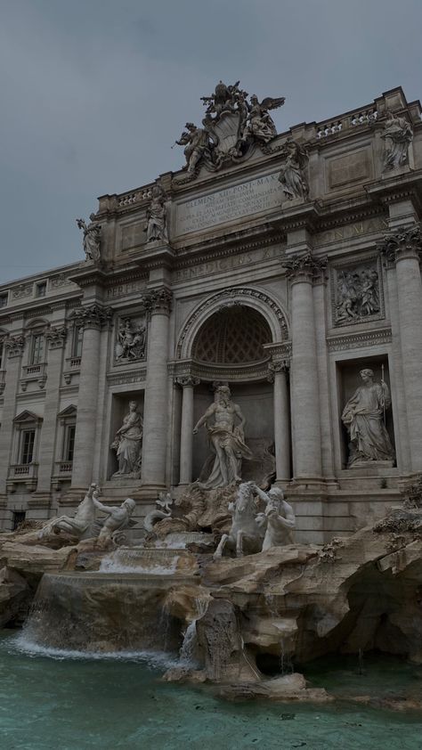 Fontana di trevi Rome Italy Aesthetic Wallpaper, Rome Aesthetic Wallpaper, Instagram Aesthetic Travel, Italy Aesthetic Wallpaper, Rome Italy Aesthetic, Italy Night, Instagram Rome, Rome Aesthetic, Night Wallpaper