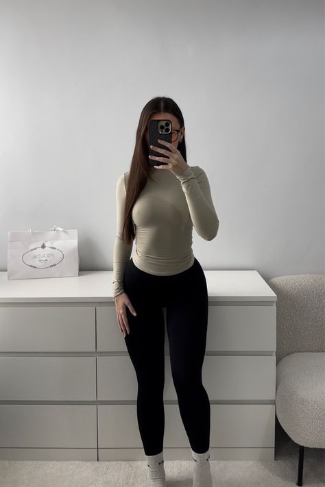 Beige Long Sleeve Outfit, Leggings And Top Outfit, Trendy Beige Long Sleeve Top, Beige Long Sleeve Tops For Streetwear, Beige Long Sleeve Cozy Fit Top, Fitted Beige Long Sleeve Shirt, Fitted Beige Long Sleeve Top, Long Sleeve Tee Outfit, Beige Top Outfit