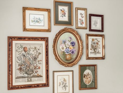 Rooms Decoration, Farmhouse Gallery Wall, Deco Baroque, Diy Gallery Wall, Vintage Framed Art, House Vibes, Cottage Aesthetic, Faux Shiplap, Cottage Christmas