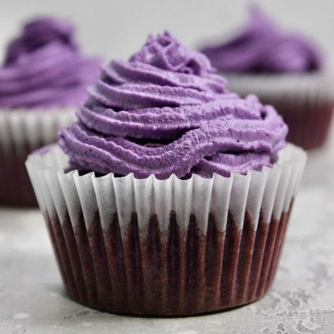 Ube Cream Cheese Frosting Ube Cream Cheese Frosting, Ube Cream Cheese, Ube Brownies, Ube Cupcake Recipe, Ube Cupcakes, Chocolate Chip Cupcakes Recipe, Biko Recipe, Chocolate Cherry Cupcakes, Ube Recipes