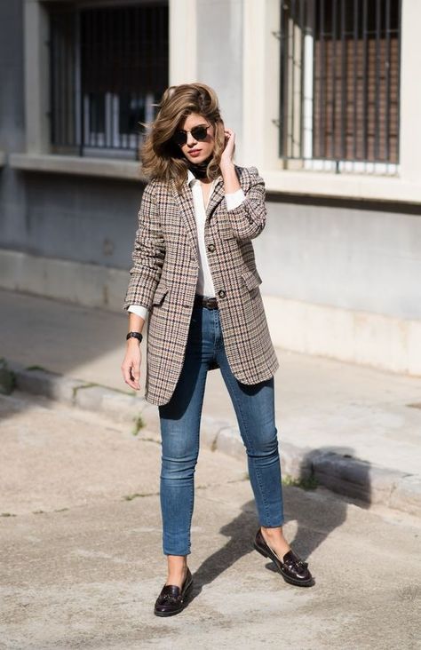 11 ways to wear an oversized blazer - Fashion Inspiration and Discovery Pijamas Women, Moda Curvy, Retro Mode, Mode Casual, Autumn Street Style, Blazer Outfits, Fall Street Style, Trend Fashion, Mode Style