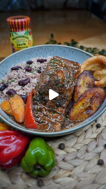 Kay on Instagram: "MOUTHWATERING SLOW BRAISED HARISSA JERK SALMON AND RICE AND PEAS 🇯🇲🤤💃🏽😍🚦💣🤸🏽‍♀️🧨🤩💥💣🎆, Healthy Super flavourful, juicy tender slow cooked jerk salmon. Salmon fillets marinated to perfection, using @walkerswood jerk seasoning and their Green seasoning, lightly fried off then cooked down in a  a to die for jerk sauce with carrots. The flavours were absolutely incredible!! DEFINITE MUST MAKE!! Perfect cozy recipe is perfect to make for a relaxed weekend dinner, but it’s quick and simple enough to make almost any night of the week. . . DM FOR MORE INFO TO GET MY DAILY RECIPES. Comes with the rice and peas recipe. . . #jerksalmon #pescatarian #seafood #salmon #fish #healthyfood #food #foodrecipe #atlanta #giorgia #miami #florida #australia" Walkerswood Jerk Seasoning Recipes, Jerk Fish Recipe, Honey Jerk Salmon, Jerk Salmon Recipe, Jerk Fish, Jerk Seasoning Recipe, Rice And Peas Recipe, Harissa Salmon, Jerk Salmon