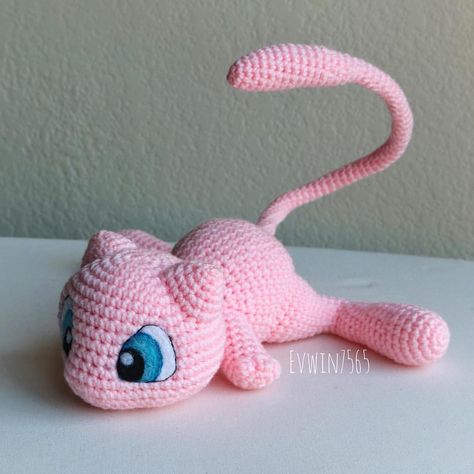 Evelyn (Aphid777) on Instagram: “Since I have no worthwhile update on Cheshire Cat yet.. here’s a pic of this little guy 🙃 . . . . #flashbackfriday #fbf #amigurumi #crochet…” Pokemon Crochet Pattern, Crochet Pokemon, Pokemon Pattern, Crochet Dragon, Crochet Fashion Patterns, Crochet Tapestry, Fun Crochet Projects, Diy Crochet Projects, Cheshire Cat