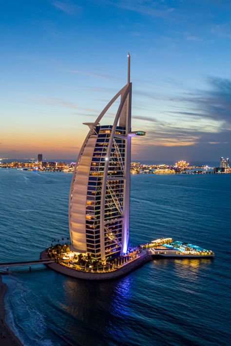 Burj Al Arab Azerbaijan Travel, Underwater Restaurant, Dubai Tourism, Dubai Airport, Dubai Tour, Luxurious Hotel, Burj Al Arab, Dubai Mall, Tourist Places