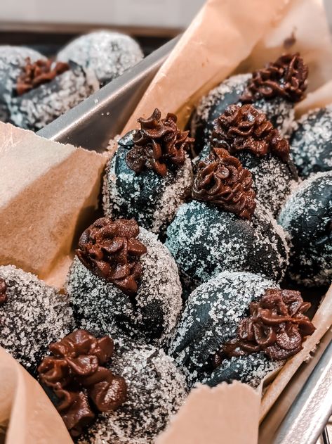 Brioche Bread Uses, Chocolate Bomboloni, Brioche Dessert, Brioche Doughnuts, Baked Doughnut, Brioche Donuts, Chocolate Brioche, Choux Buns, Black Cocoa