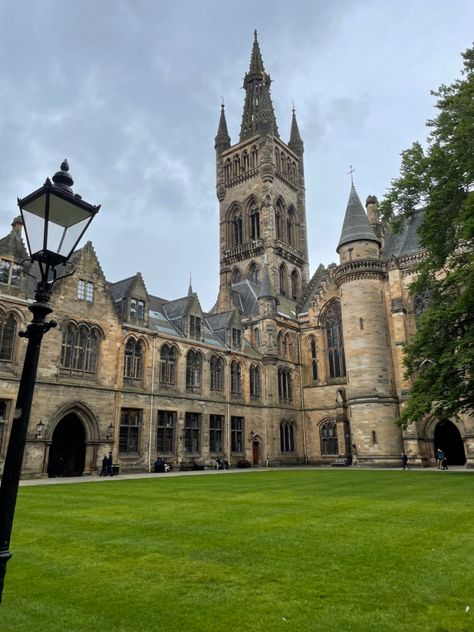 Oxbridge Aesthetic, Universitas Oxford, Old University Building, London Hogwarts, England School, University Inspiration, Boarding School Aesthetic, Dream University, Bristol University