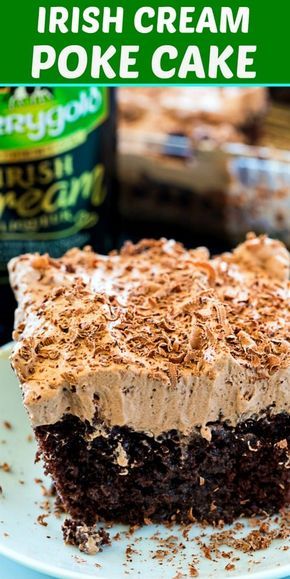 Irish Cream Poke Cake, Cream Poke Cake, Irish Desserts, Irish Cooking, Baileys Recipes, Coconut Dessert, Potluck Desserts, St Patricks Day Food, Boozy Desserts