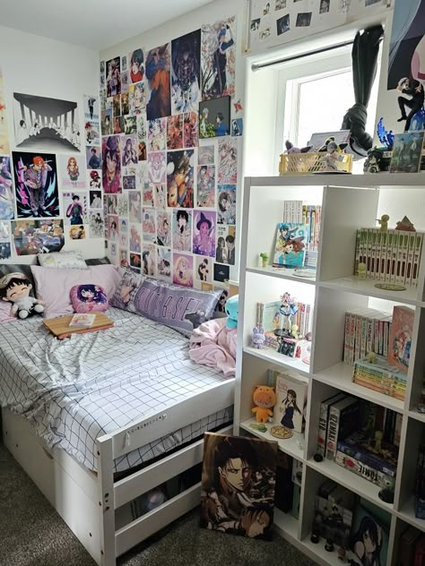 Anime Themed House, Anime Bedroom Ideas Wall Art, Tokyo Inspired Room, Small Anime Bedroom Ideas, Anime Decorated Room, Anime Themed Rooms, Anime Themed Bedroom Aesthetic, Anime Style Room Ideas, Gojo Room Decor