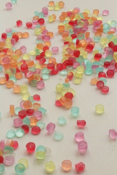 Soap Confetti, Soap Souvenir, Potions For Kids, Soap Petals, Waldorf Handwork, Diy Hand Soap, Diy Jelly, Cold Process Soap Recipes, Paper Punches