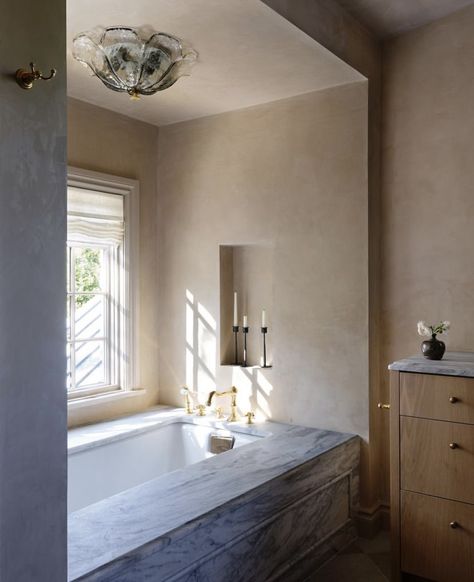 Christina Cole, Chic Bathroom Decor, Shabby Chic Bathroom, Chic Bathrooms, Bath Tub, Farmhouse Bathroom, House Inspo, Bathroom Inspiration, Bathroom Interior Design