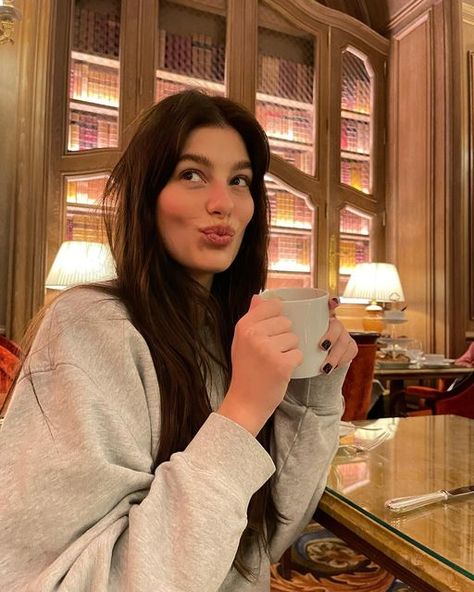 Camila Morrone, Bellini, Hair Inspo, Couple Goals, Brown Hair, Cortes De Pelo, Pretty People, Just In Case, Cool Girl